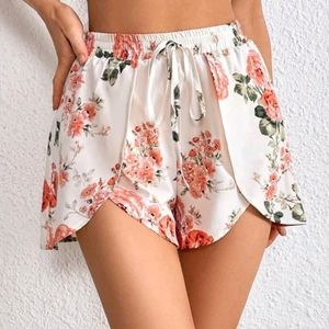 SHEIN VCAY Floral Print Knot Front Tulip Hem Shorts